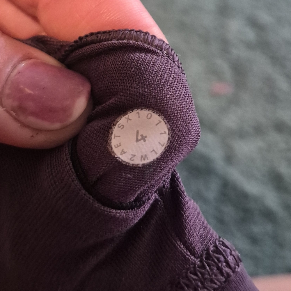 Lululemon Burgubdy Purple Sports Bra 4 - Picture 9 of 9